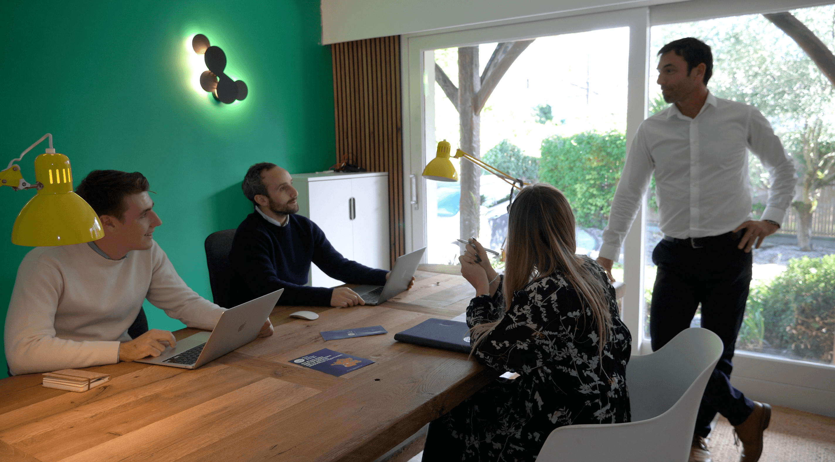 Réunion de partenaires commerciaux